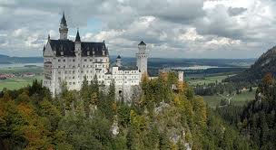 No restaurante do Hotel Ruebezahl, o hóspede desfruta da vista do castelo de Neuschwanstein, do rei Ludwig II. Esse catelo inspirou Walt Disney no castelo da “Cinderela”.